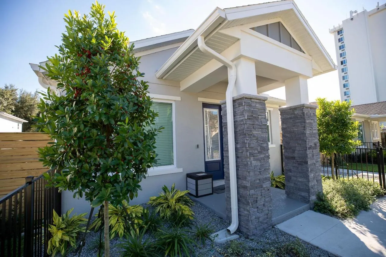Newly Constructed Modern Pet Friendly Zen Home With Private Home Theater & Hot Tub! Home オーランド
