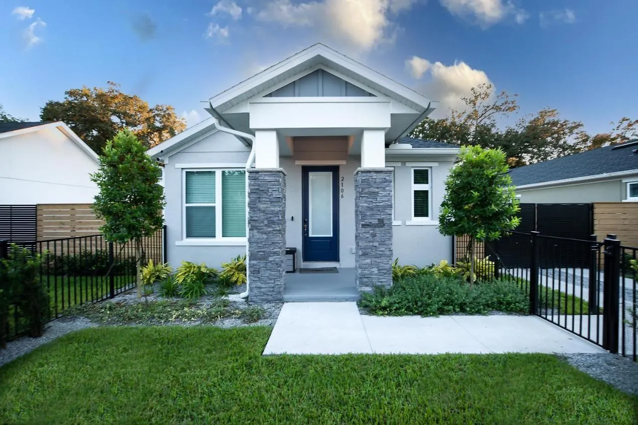 Newly Constructed Modern Pet Friendly Zen Home With Private Home Theater & Hot Tub! Home Orlando 0*,