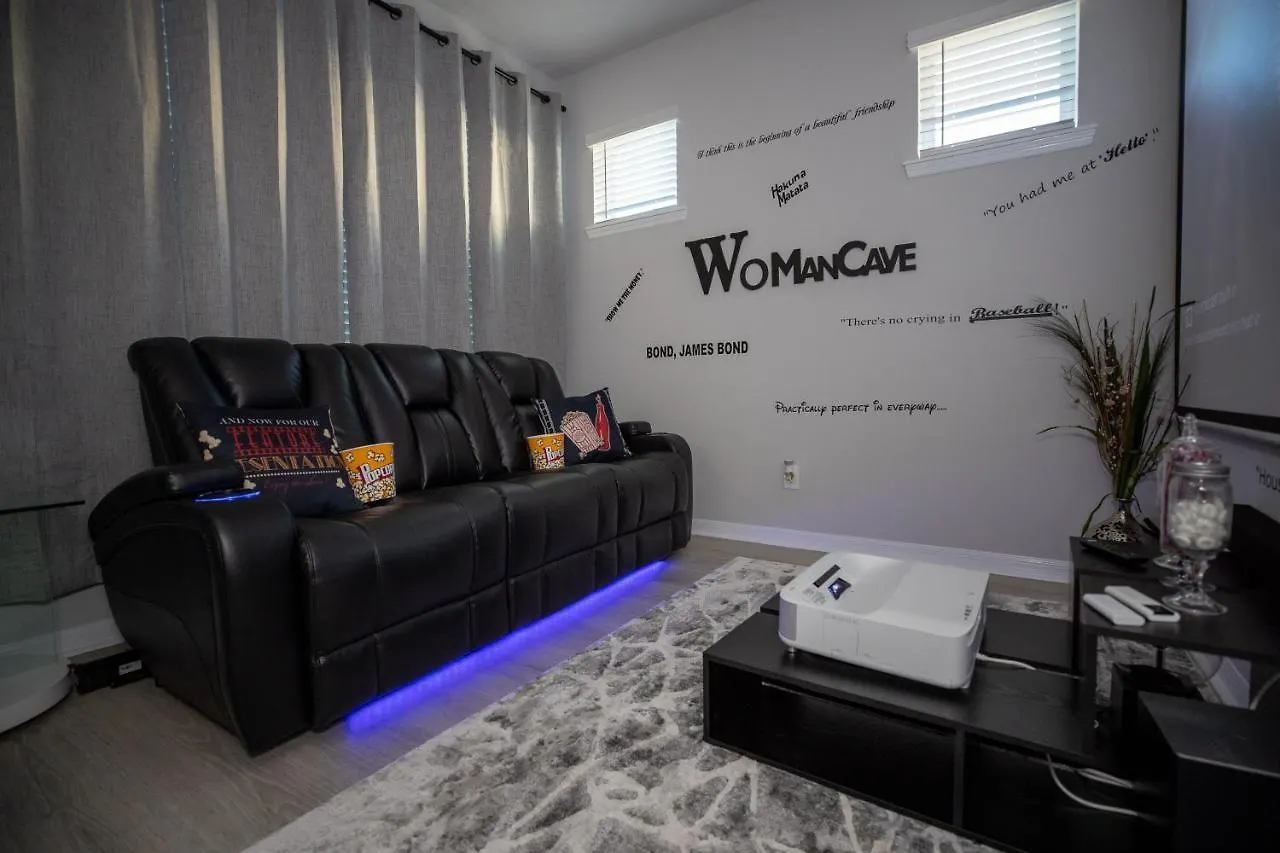 Holiday home Newly Constructed Modern Pet Friendly Zen Home With Private Home Theater & Hot Tub! Home Orlando