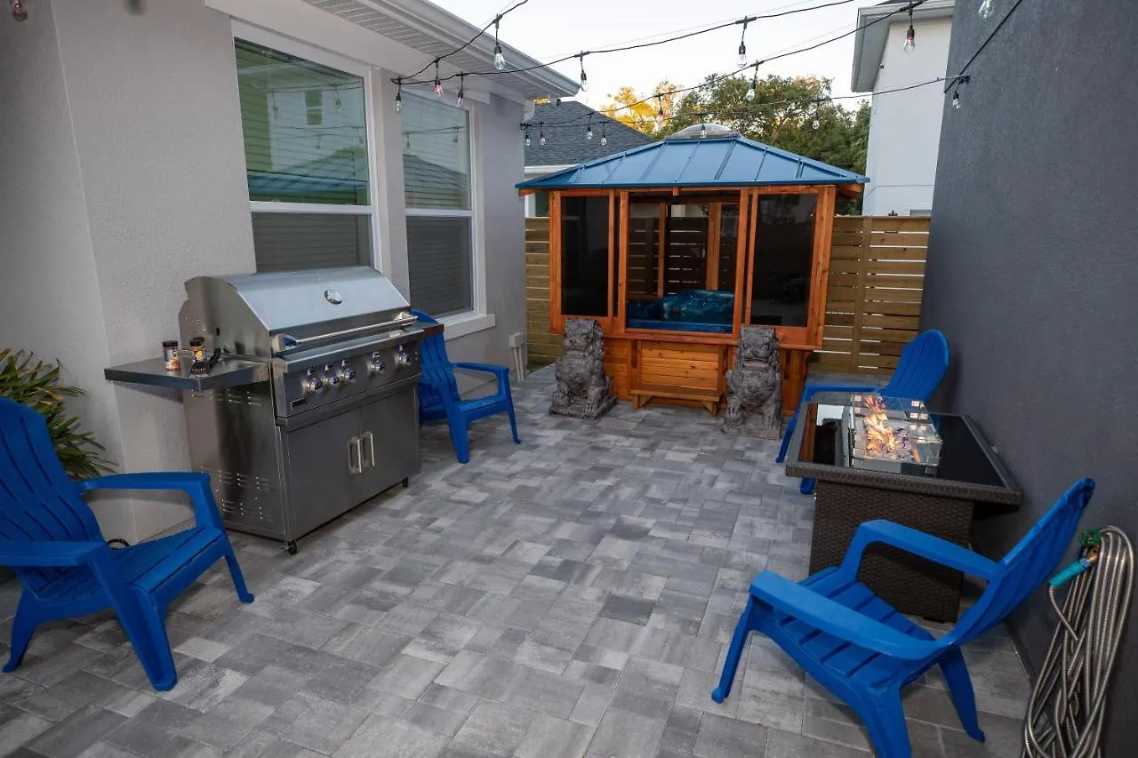 Newly Constructed Modern Pet Friendly Zen Home With Private Home Theater & Hot Tub! Home Orlando