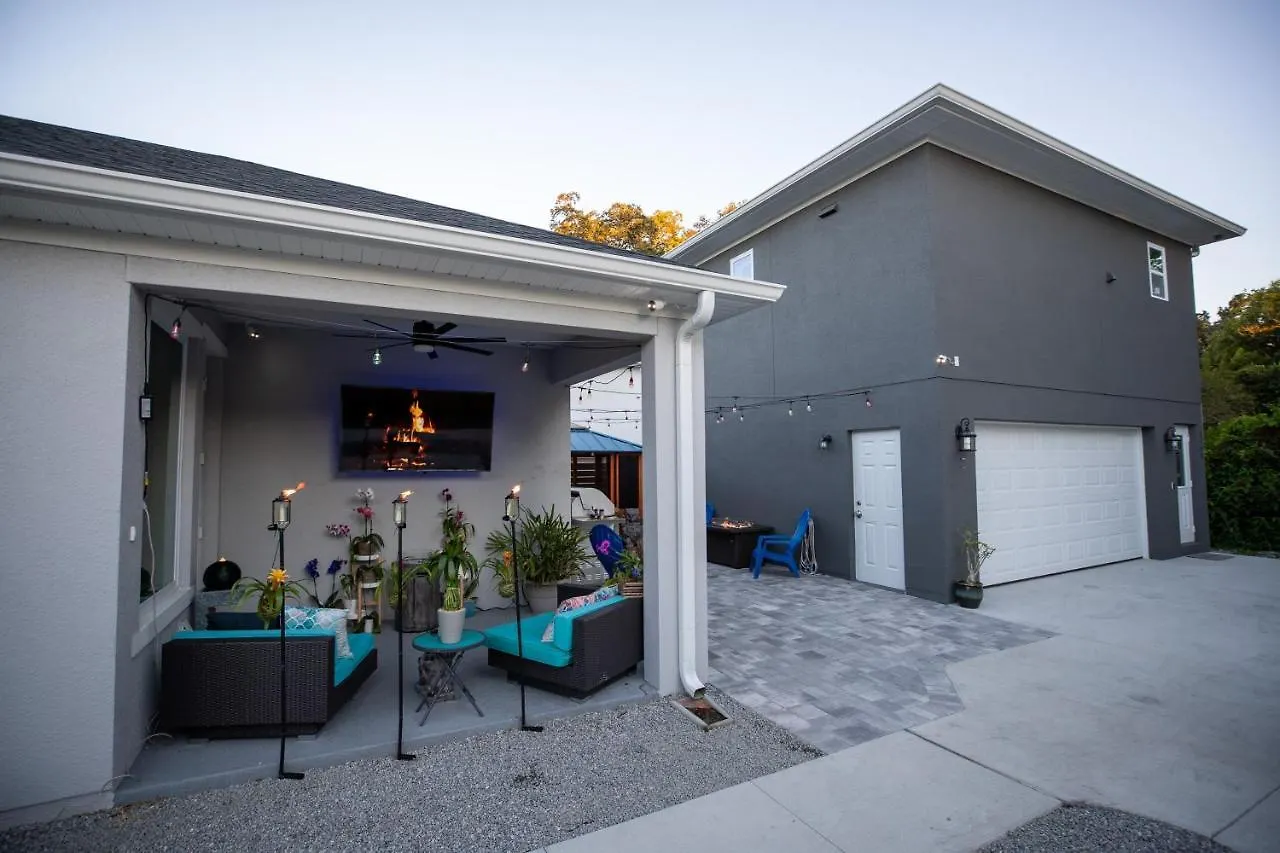 Newly Constructed Modern Pet Friendly Zen Home With Private Home Theater & Hot Tub! Home Orlando